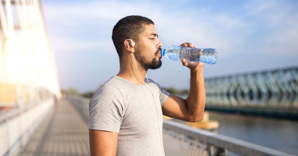 Hidratação adequada e os riscos do consumo excessivo de água